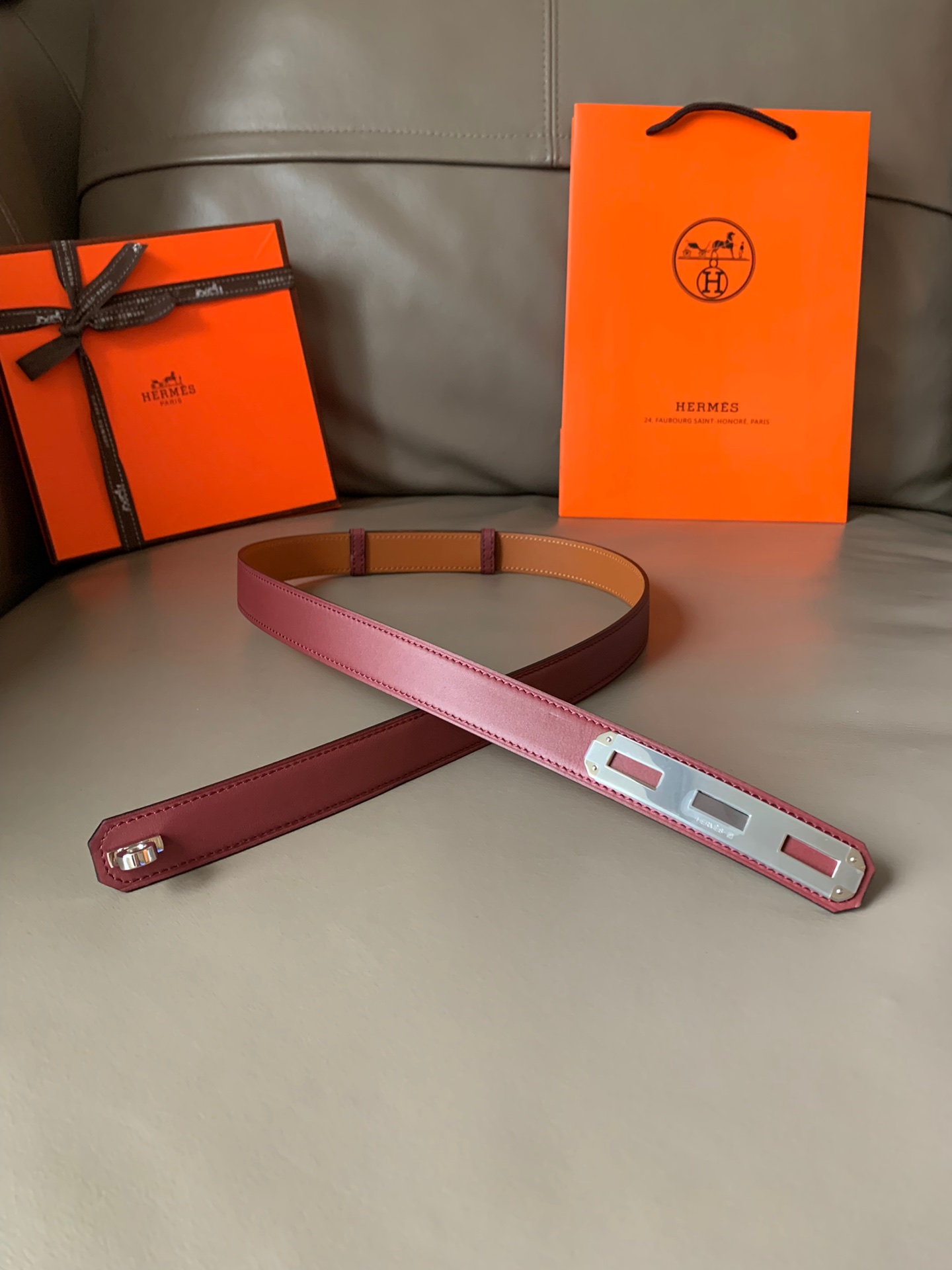 db9bf2_f156926c1fce443b833a6bc52048ac1emv2.jpg Hermès O'Kelly 24 Belt in Wine Red Leather - Image 1