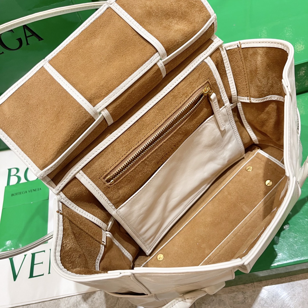 Bottega Veneta Bag - Image 7