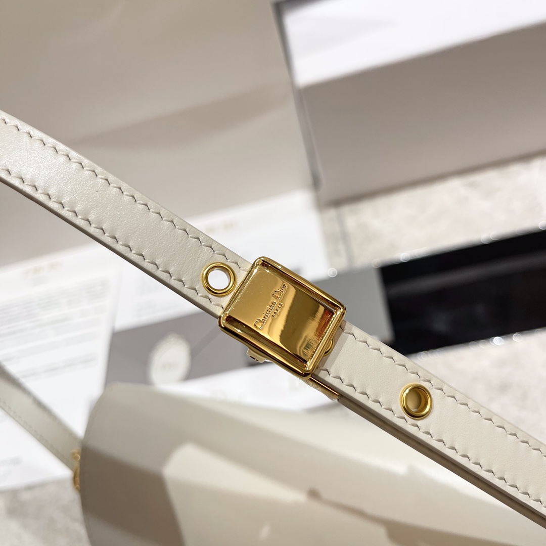 Dior Bobby Underarm 21 Bag in Milky White - Image 8