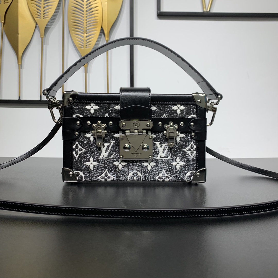 db9bf2_f333f965f59e405d9edb975d1397247amv2.jpg Louis Vuitton Bag - Image 1