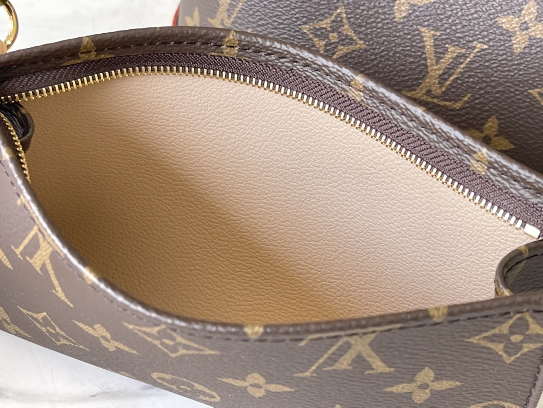 Louis Vuitton Large Bucket Bag - Image 10