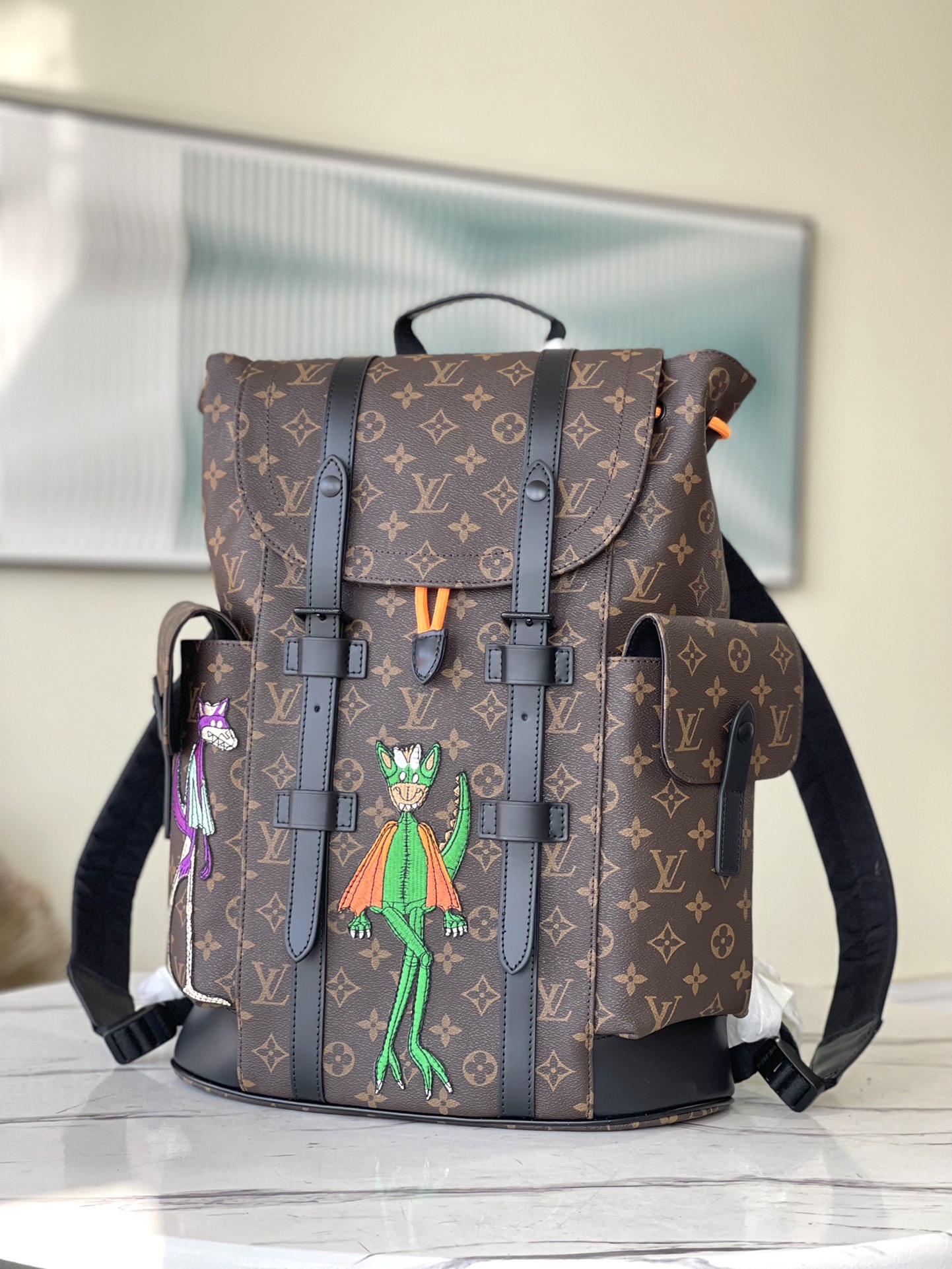 db9bf2_f508fa26ca1448ec80697e9e330bd7famv2.jpg Louis Vuitton Bag - Image 1