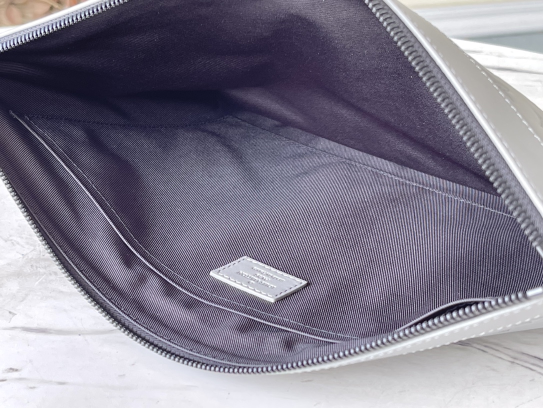 Louis Vuitton Discovery Pochette Clutch - Image 10