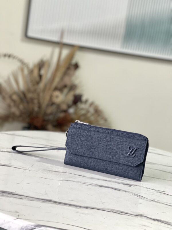 Louis Vuitton Aerogram Long Wallet in Blue