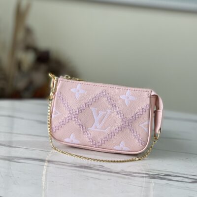 Louis Vuitton Mini Pochette Accessoires Clutch