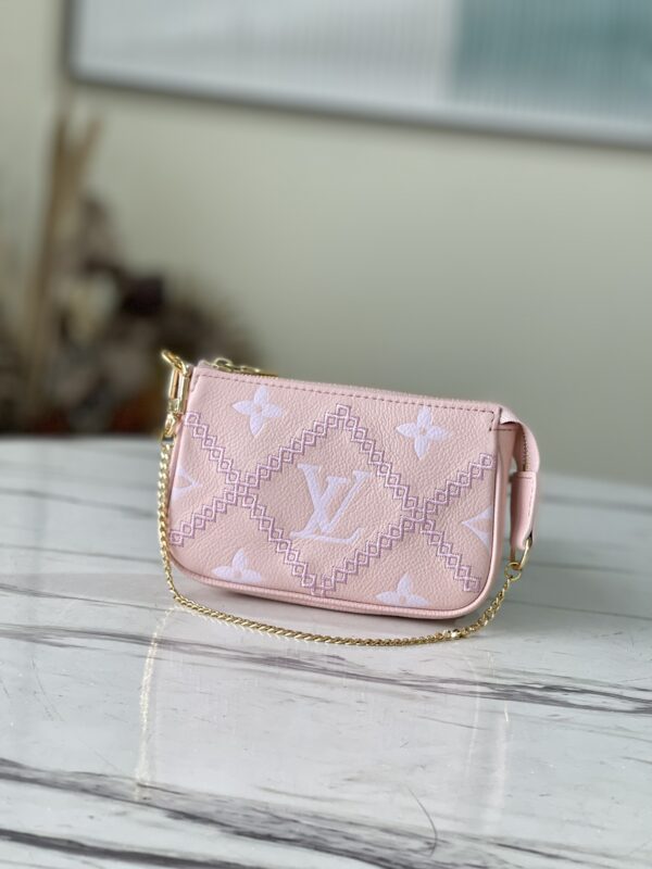 Louis Vuitton Mini Pochette Accessoires Clutch