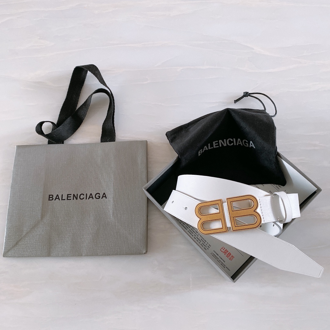 db9bf2_f6cb9a4cc7d14ed2bca47ccbb21befd4mv2.jpg Balenciaga Belt - Image 1