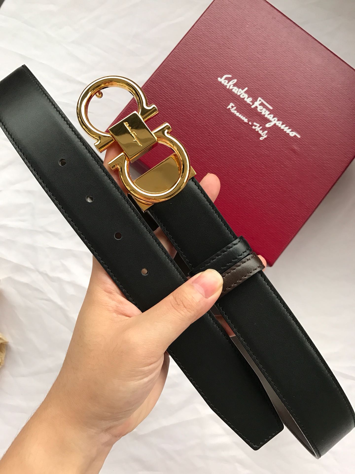 db9bf2_f6e01411eb234e7d8e74a3814339f62fmv2.jpg Ferragamo Logo Buckle Leather Belt - Image 1