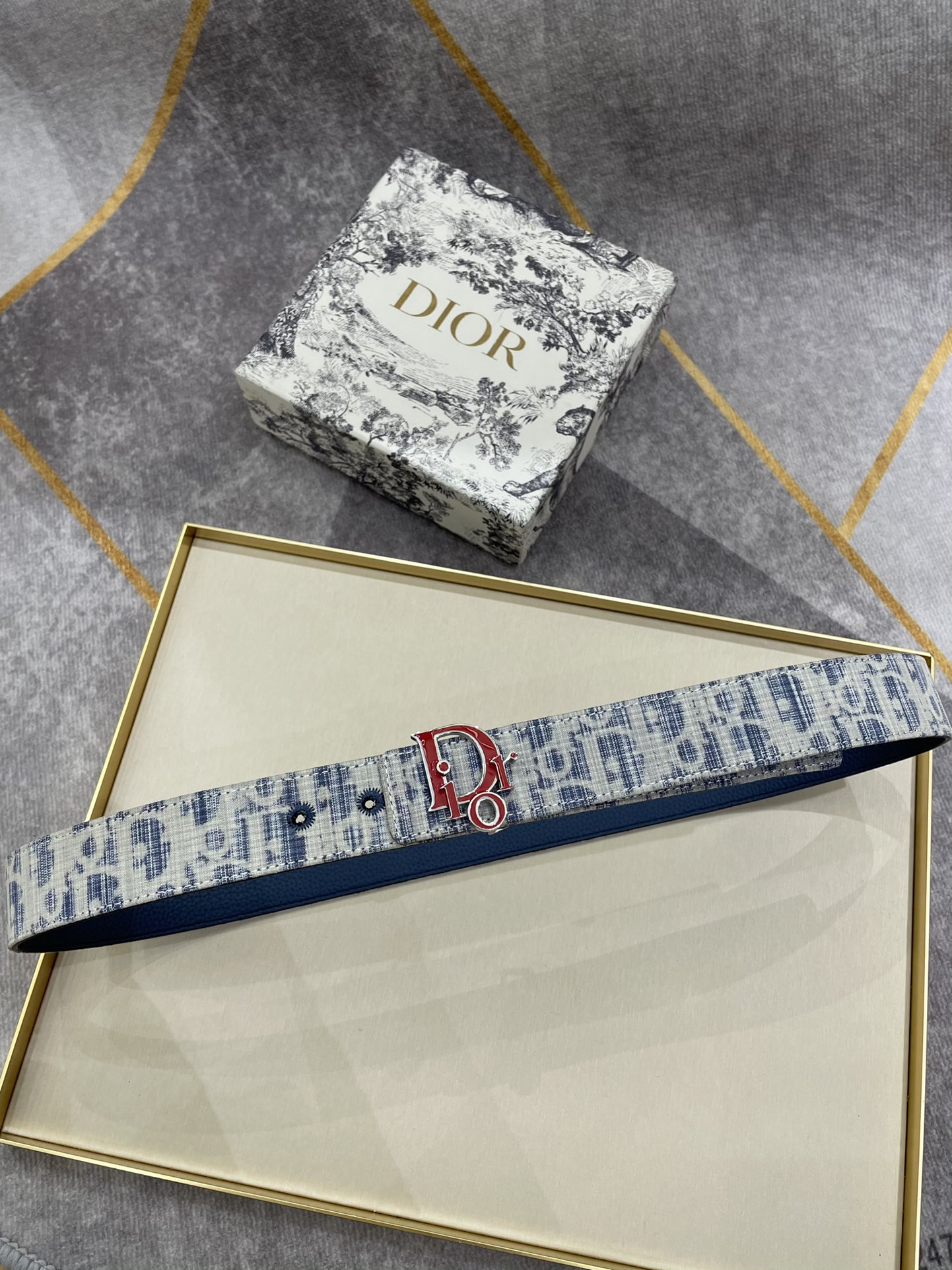 db9bf2_f70dd36a066d461c996a08fa11e8d66amv2.jpg Dior Leather Belt - Image 1