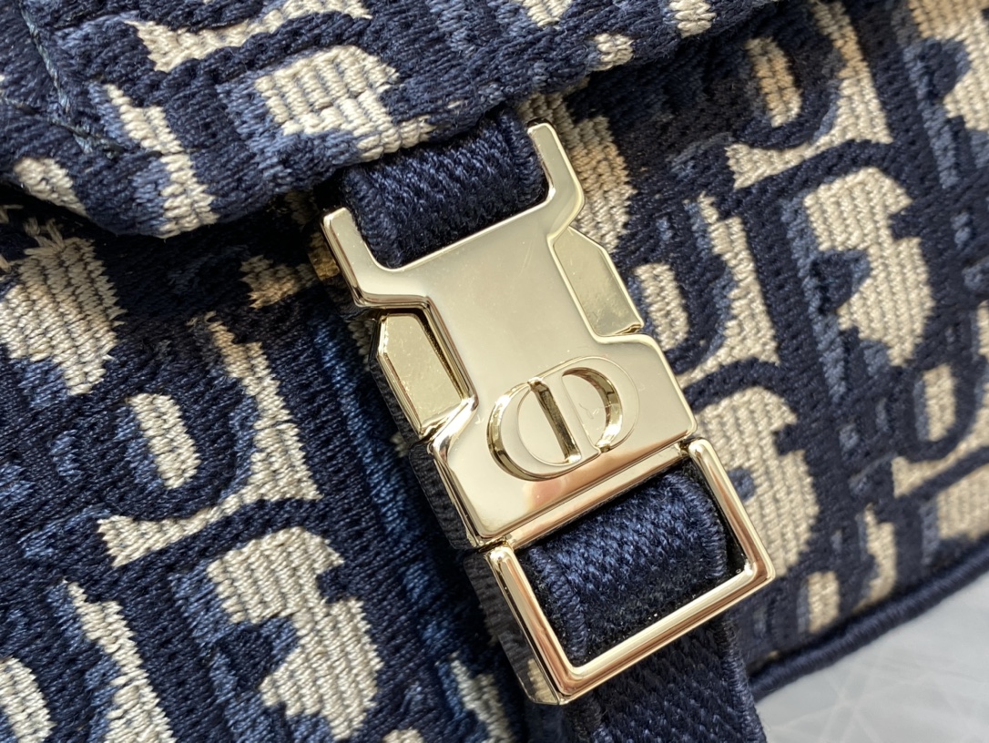 Dior Small Messenger Bag - Image 8