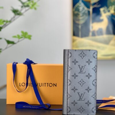 Louis Vuitton Monogram Wallet in Taiga
