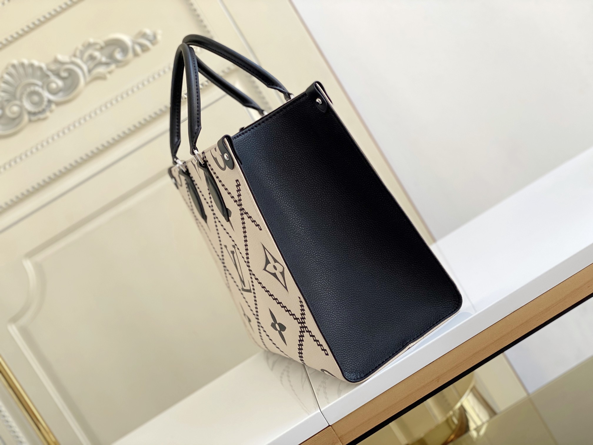 Louis Vuitton OnTheGo Medium Tote Bag - Image 4