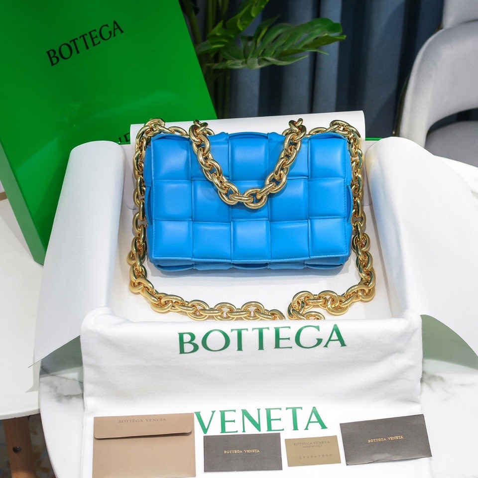 db9bf2_fbc39f2bf4d242d29b17d0841caa8b3dmv2.jpg Bottega Veneta Shoes - Image 1
