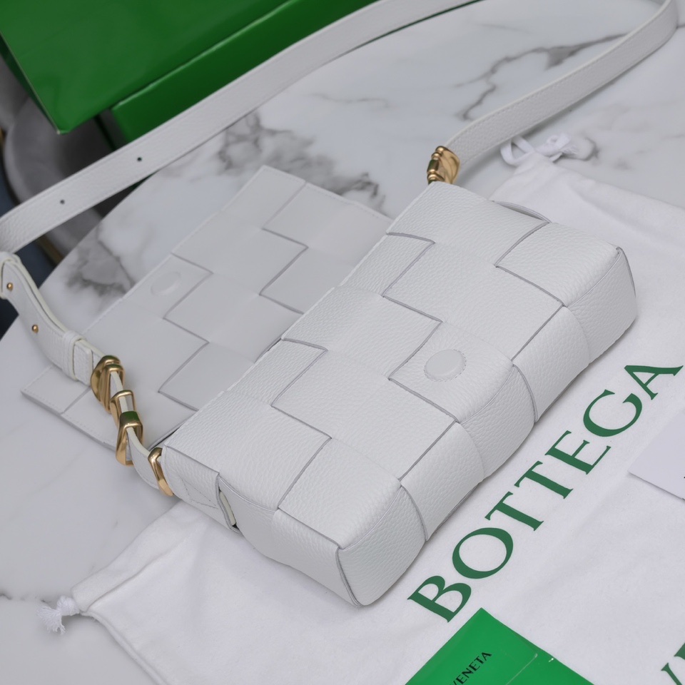 Bottega Veneta Padded Cassette Bag in White - Image 4