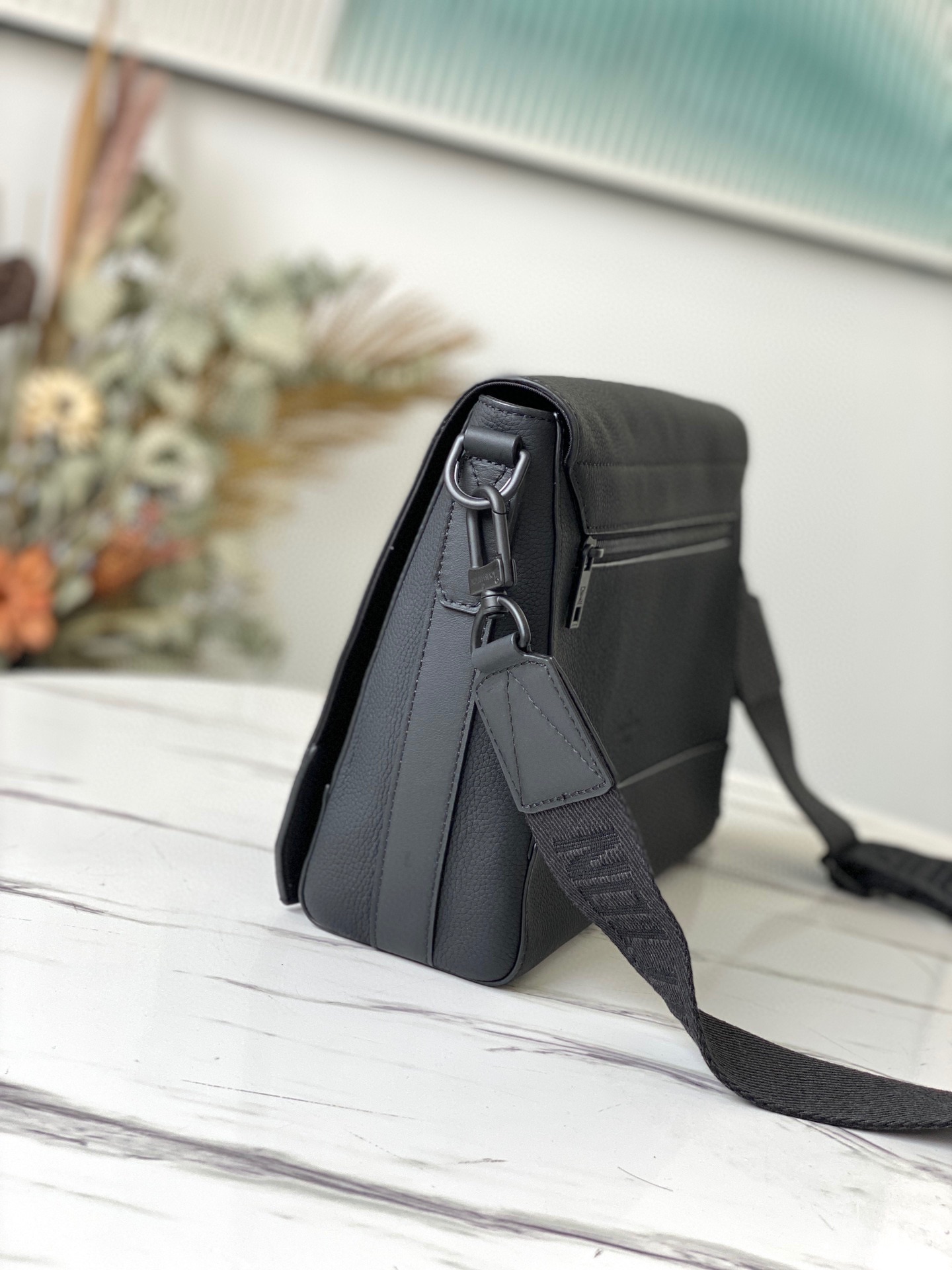 Louis Vuitton Aerogram Messenger Bag - Image 5