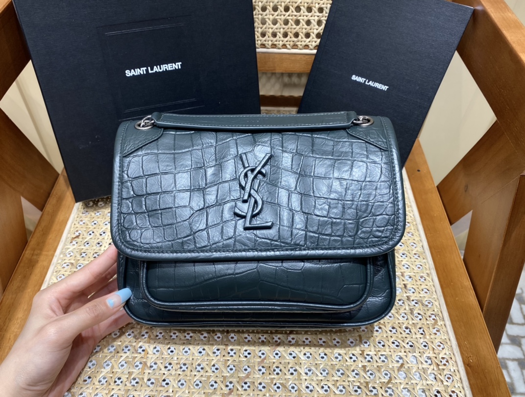 f28c2d_7010593e9ddc471ebbb4b3e277b595e0mv2.jpg YSL Niki Baby 22 Dark Green - Image 1