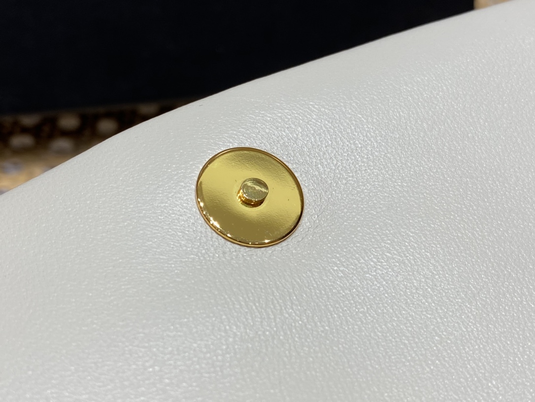 YSL Le 57 Quilted White Bag - Image 9