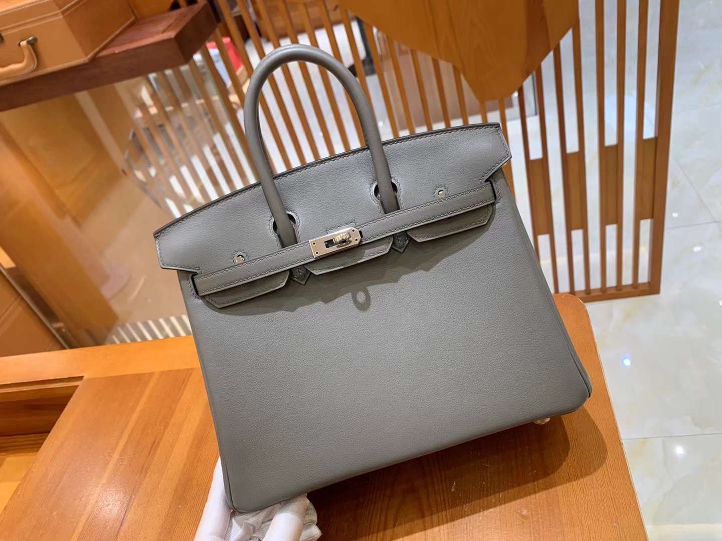 fb638e_017328a82d224c6eb18232666f4cc1c0mv2.jpg Birkin 25 Swift Tin Grey - Image 1