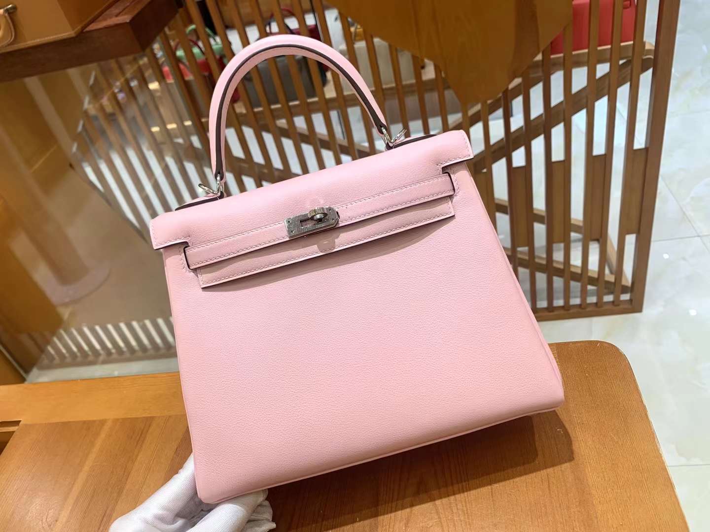 fb638e_021ecf4d45864e34ab0e6f595db98c73mv2.jpg Kelly 25 Swift Pink - Image 1