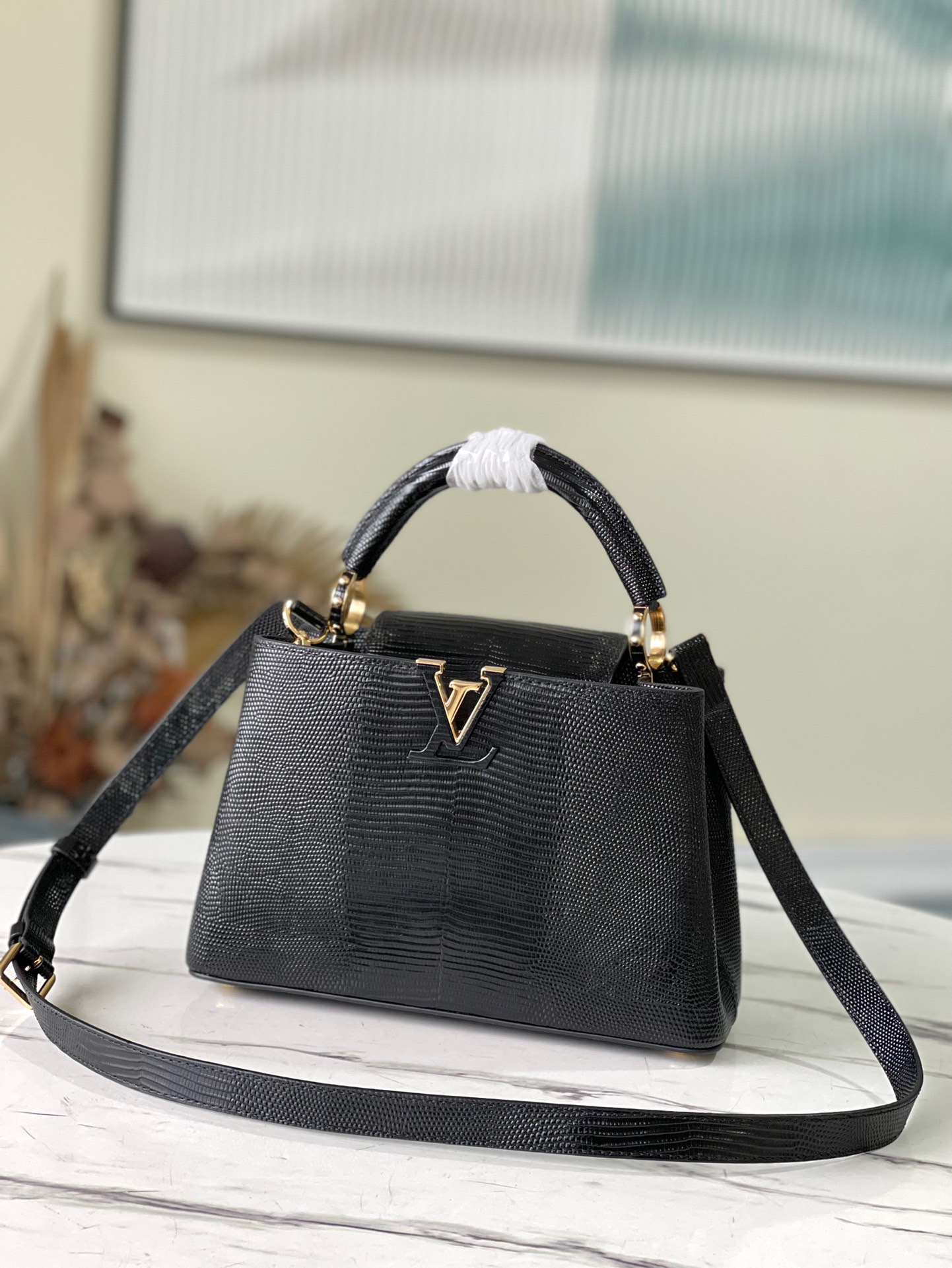 fb638e_05215f88b3a44586bcdc0f2f449a733emv2.jpg Louis Vuitton Capucines BB Small Handbag in Black Lizard - Image 1
