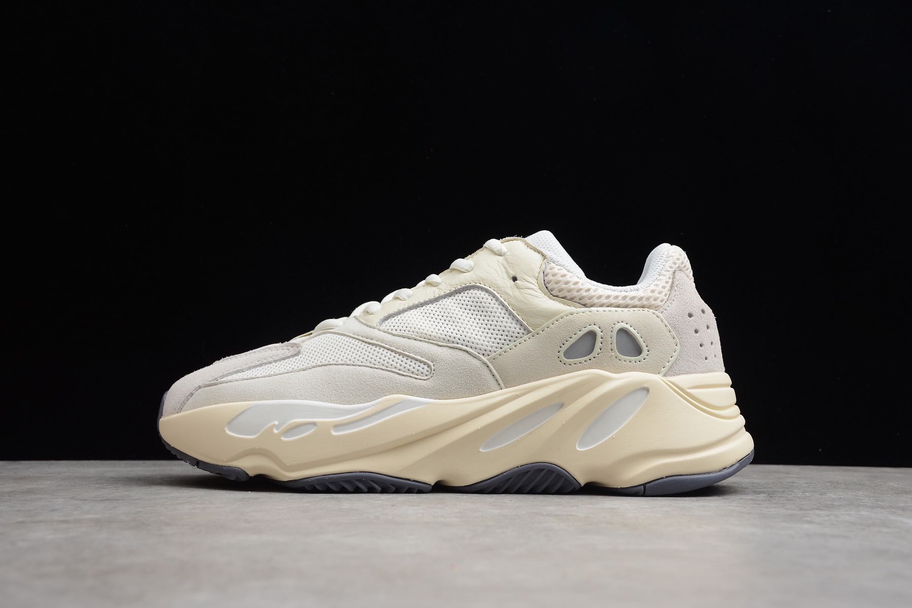 fb638e_058827d343da489ab4a5c9cb71845035mv2.jpg Yeezy Boost 700 "Analog" - Image 1