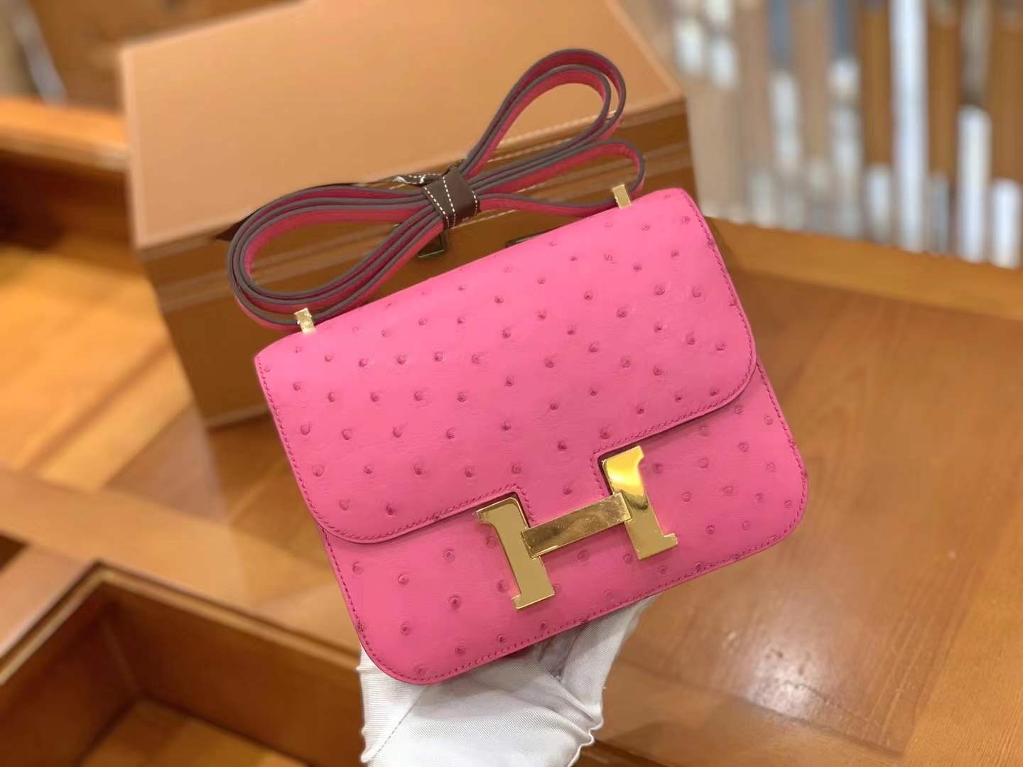 fb638e_0695cb4afd2c4ad69cd04a392cb8c060mv2.jpg Constance 18 Ostrich Lipstick Pink - Image 1