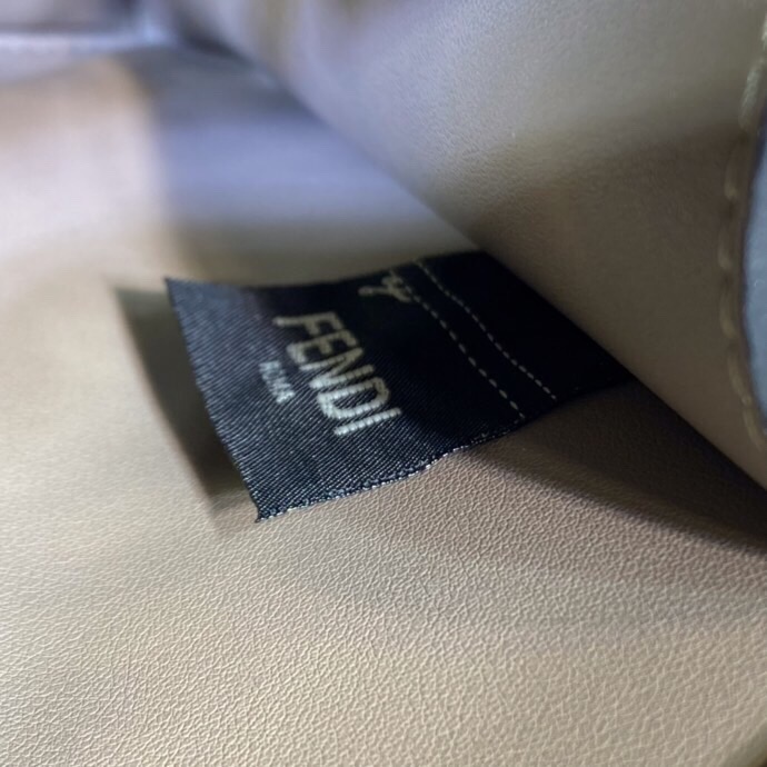 Fendi Peekaboo ISeeU Small Bag in White - Image 6