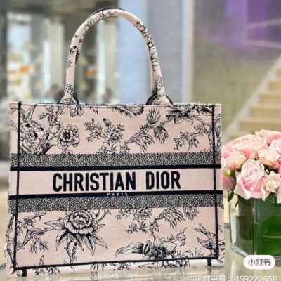 Dior Tote Bags in Pink