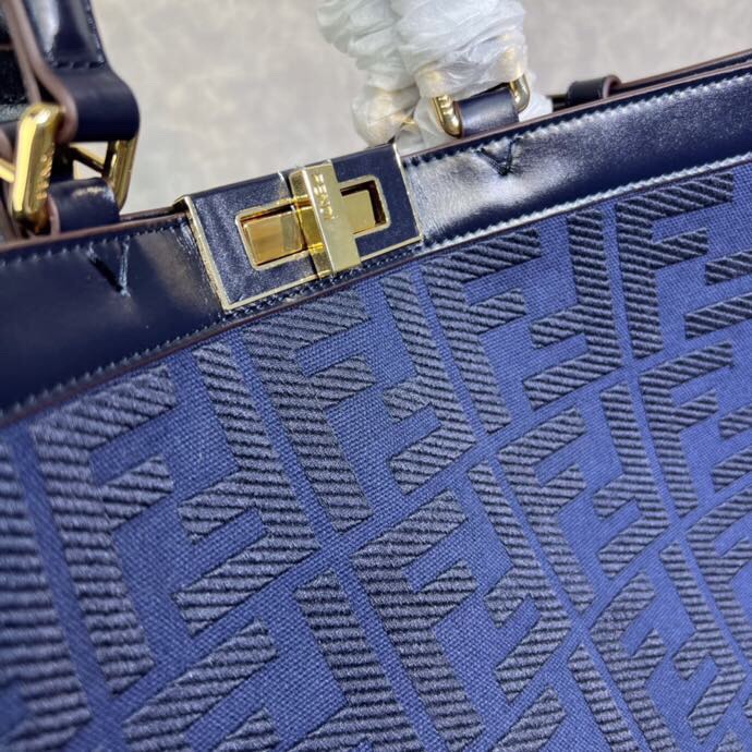 Fendi Peekaboo X-Tote Medium Bag - Image 5