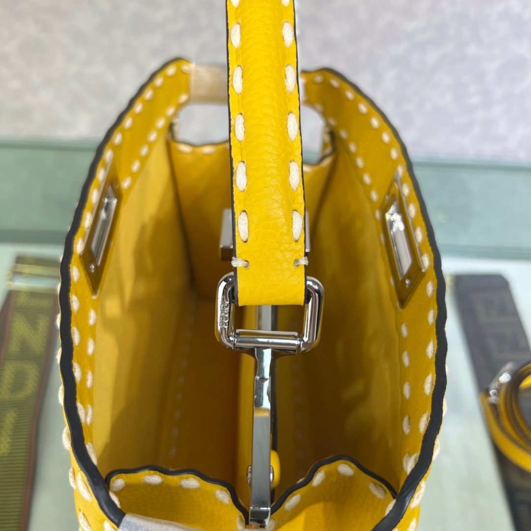 Fendi Peekaboo ISeeU Medium Bag - Image 5