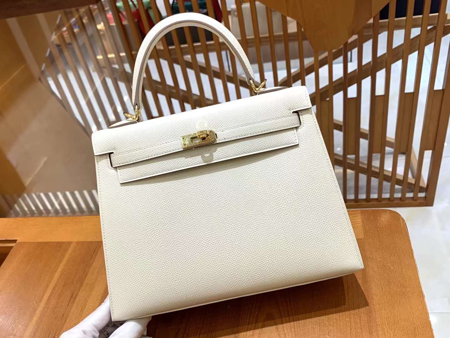 fb638e_10e8a5039ffe45c5b3ba795de86f908bmv2.jpg Kelly 25 Epsom Craie - Image 1