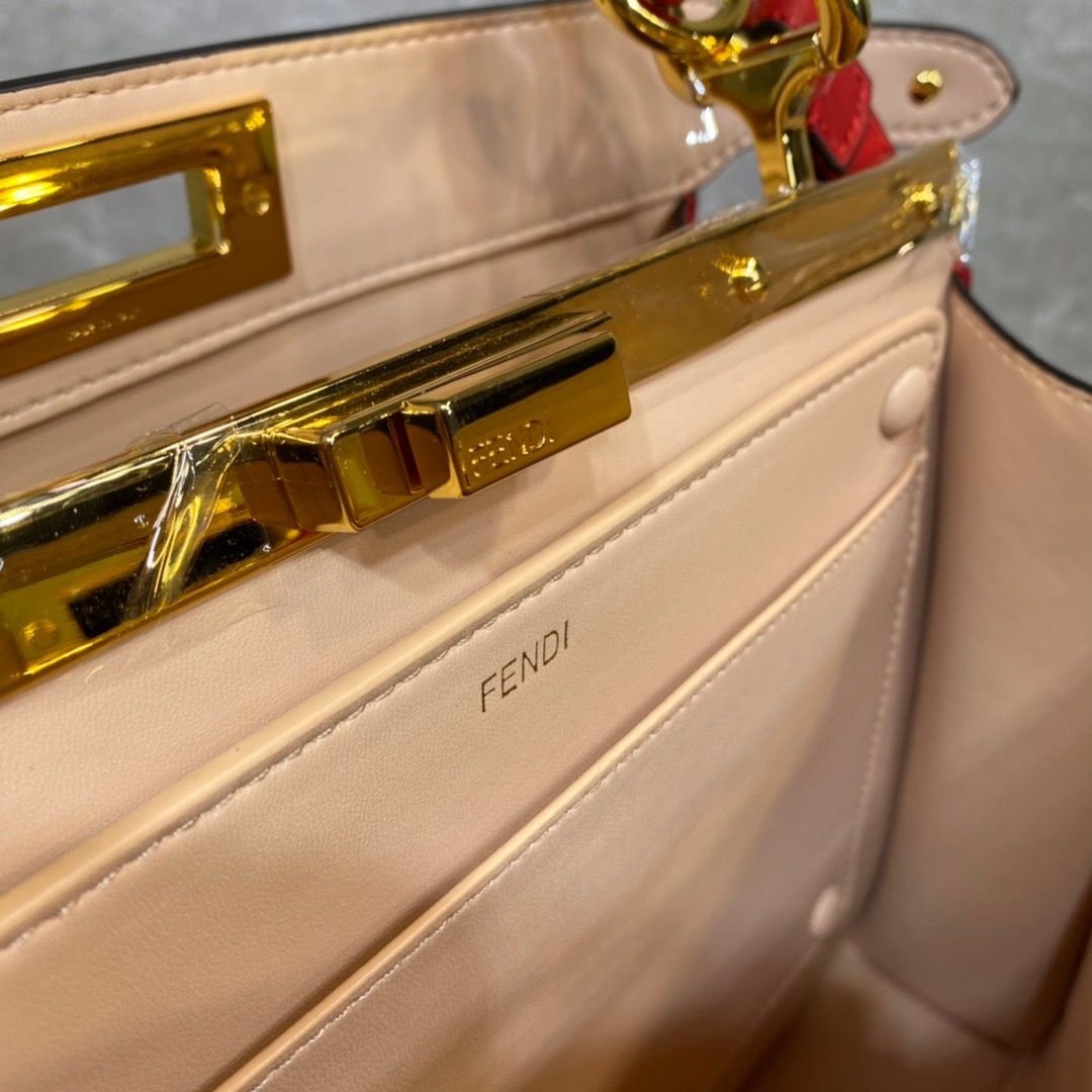 Fendi Peekaboo ISeeU Medium Bag in Red - Image 7