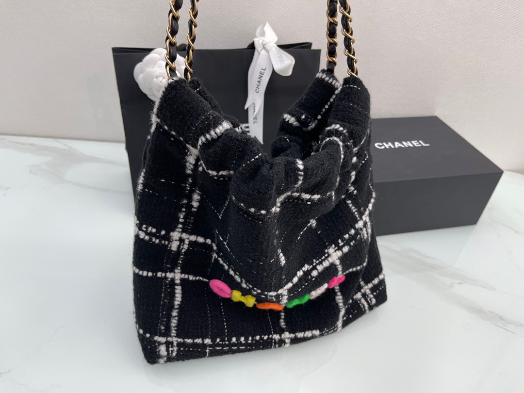 fb638e_14ef3752b4d6471db02b1cab43c7eef6mv2.jpg Chanel 22B Bag in Tweed - Image 1