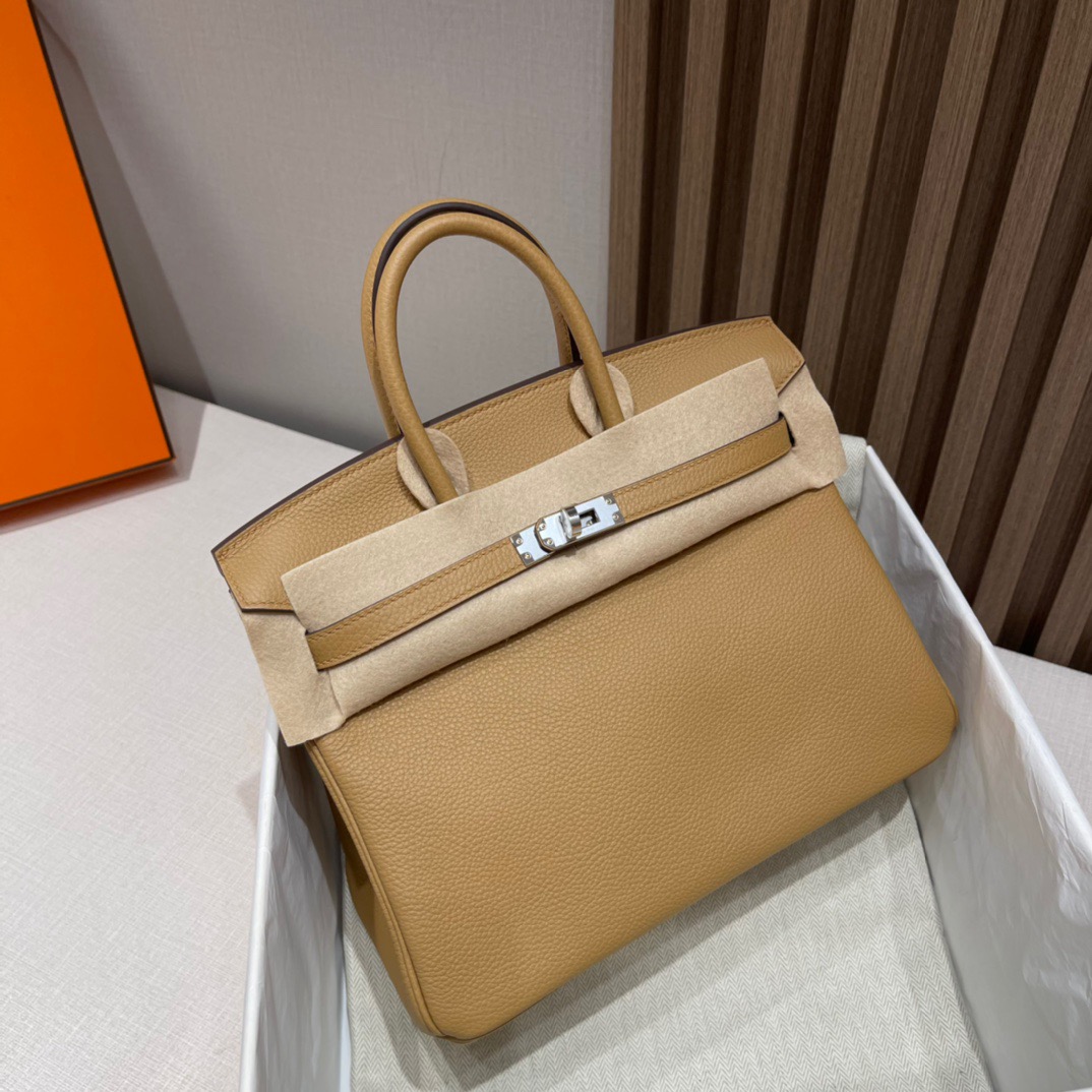 fb638e_1604f8848b9e4a5492ba682962b20622mv2.jpg Birkin 25 Togo Biscuit Color&Silver Buckle - Image 1
