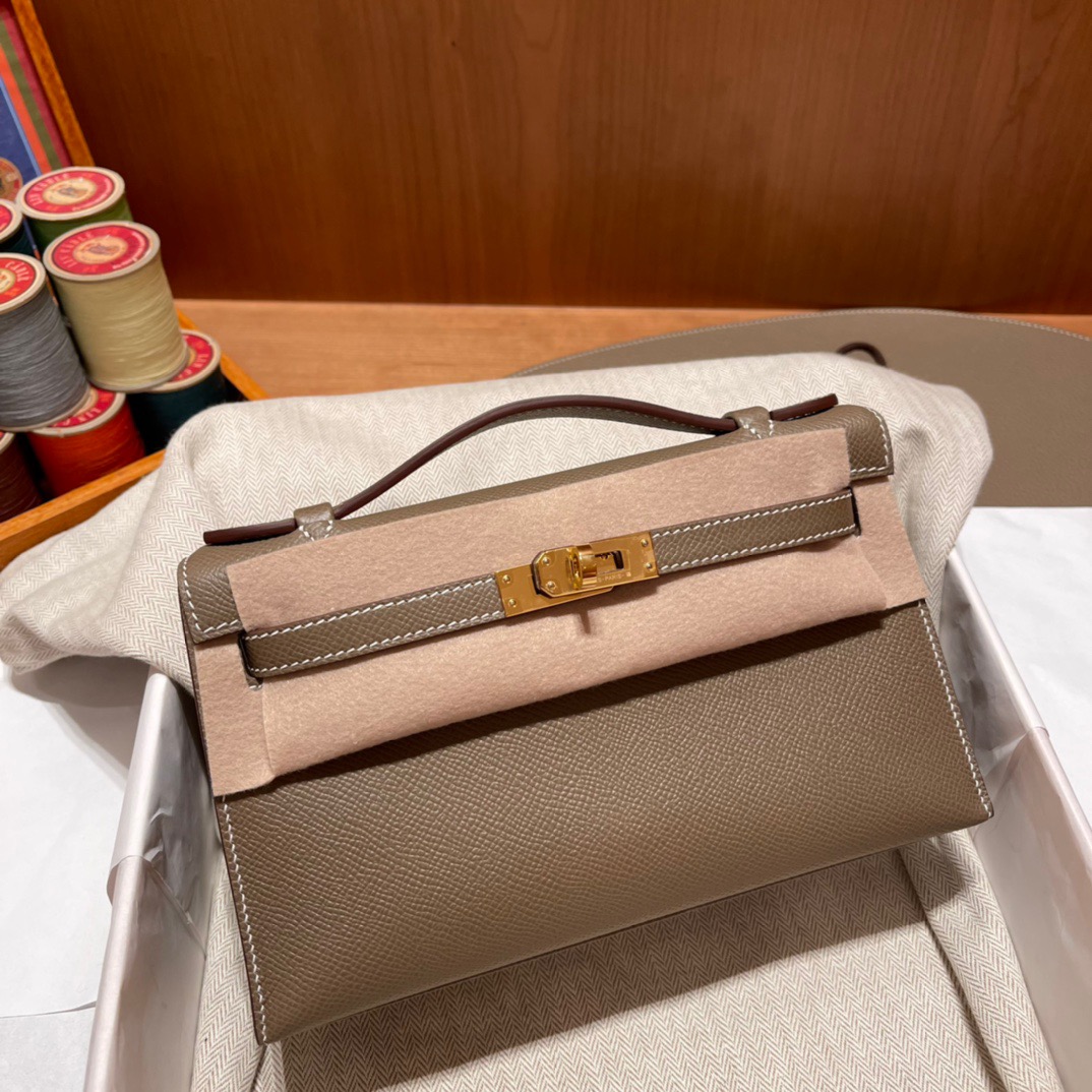 fb638e_175e6a9f026d474cb87e652799d42dabmv2.jpg Kelly Pochette Epsom Etoupe - Image 1