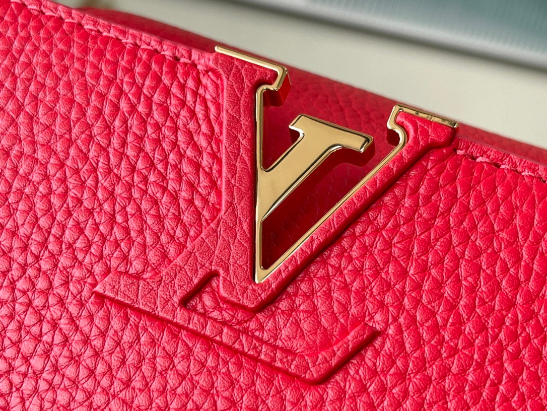 Louis Vuitton Capucines BB Medium Handbag in Red - Image 6