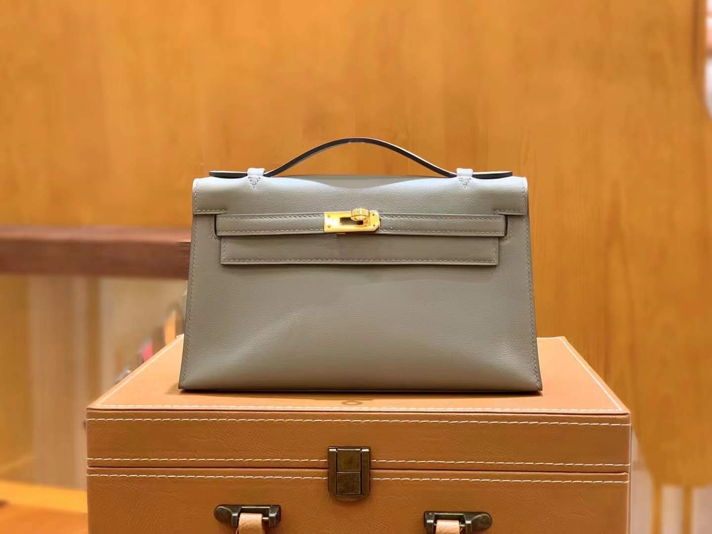 fb638e_17f62270707e4e1ea9d57c3c05210181mv2.jpg Pochette Swift - Image 1