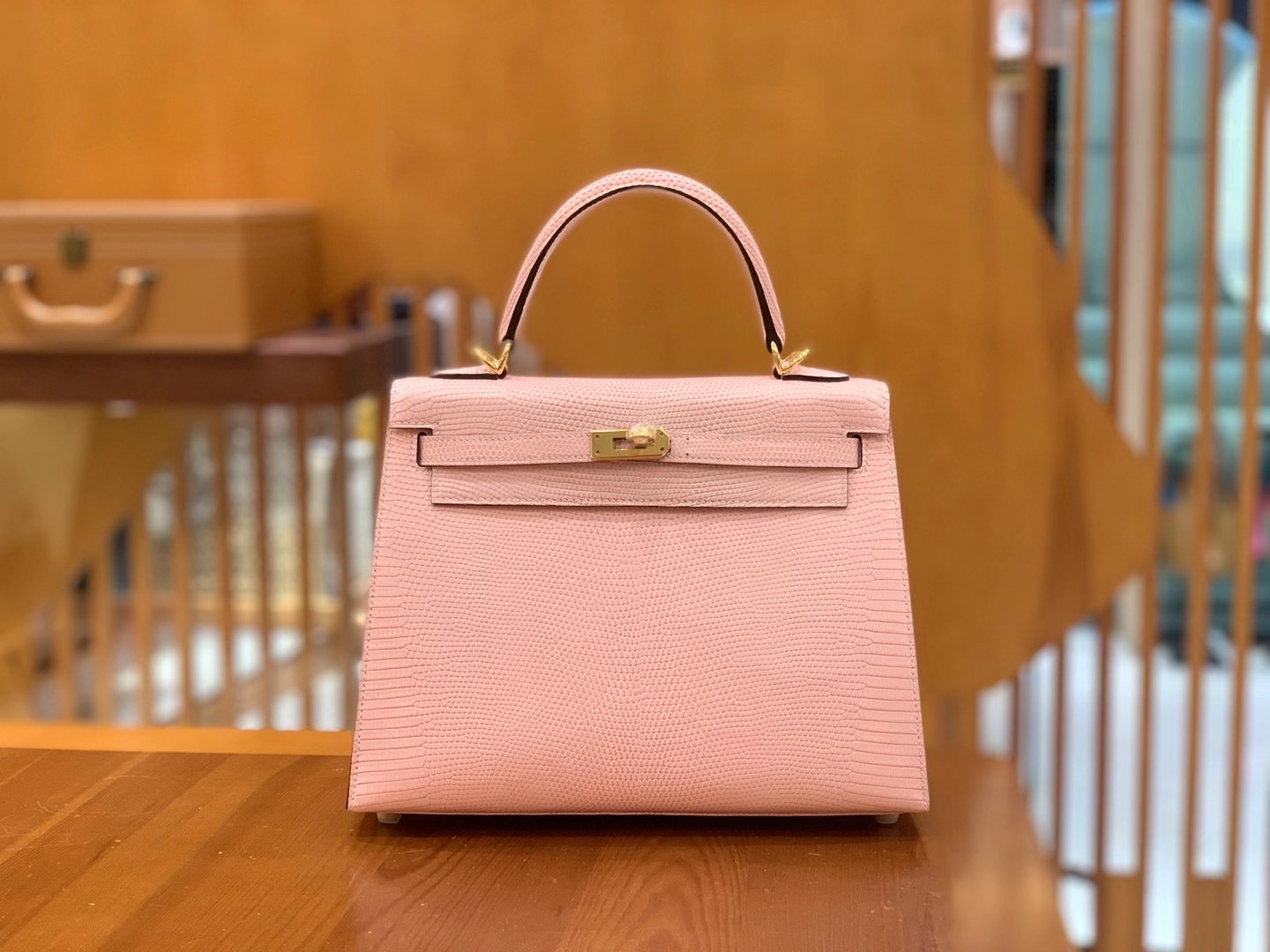 fb638e_185ef6e3aea7487b9cb23de668f7d24cmv2.jpg Kelly 25 Lizard Pink - Image 1