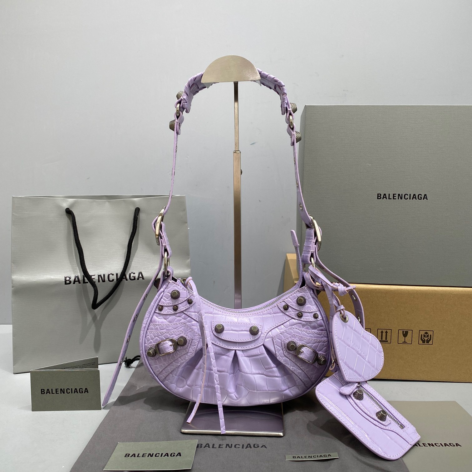 fb638e_19d2391a978747eb8116002ea17320d5mv2.jpg Balenciaga Le Cagole 30 Mauve - Image 1