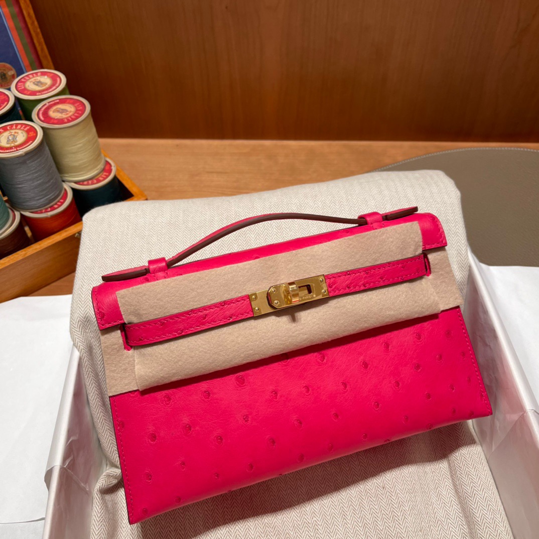 fb638e_1a69d7979e83495ebf14c9a3ec36ce2dmv2.jpg Kelly Pochette Ostrich Rose Tyrien - Image 1