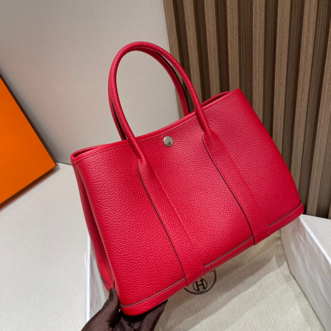 fb638e_1aaeeadb74cc46cf851bb5c1f77a3becmv2.jpg Garden Party 30 Negonda Flag Red - Image 1