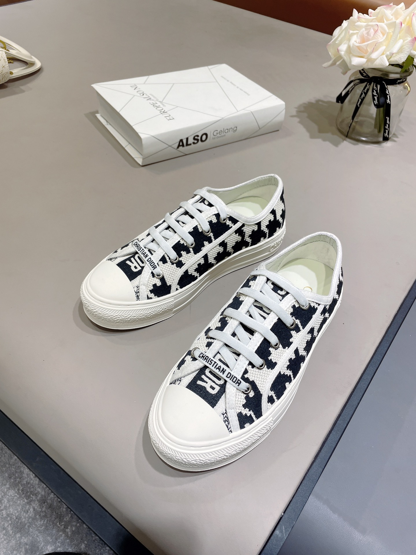 fb638e_1f770b76187f4d8d800e7cb86dc55aecmv2.jpg Dior sneakers - Image 1