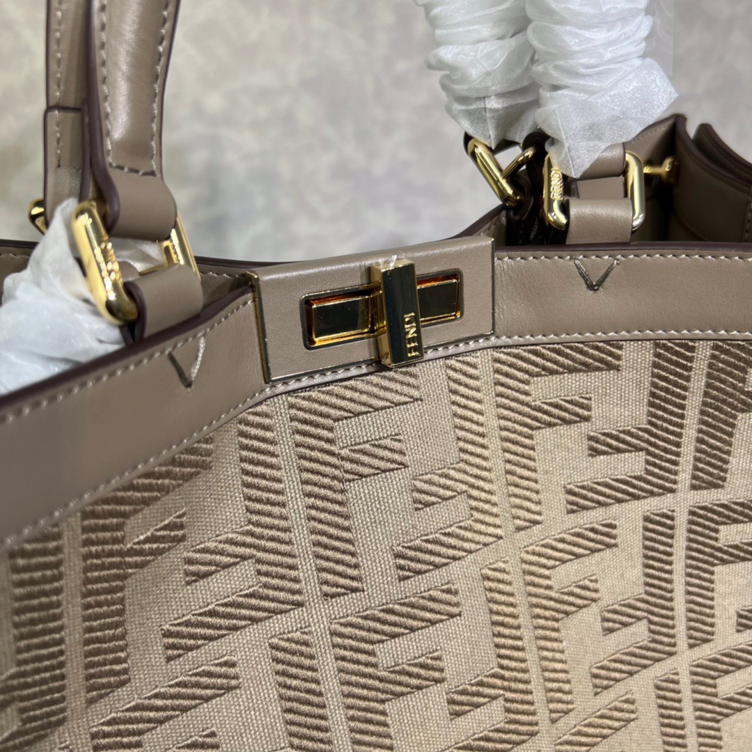 Fendi Peekaboo X-Tote Medium Bag - Image 5