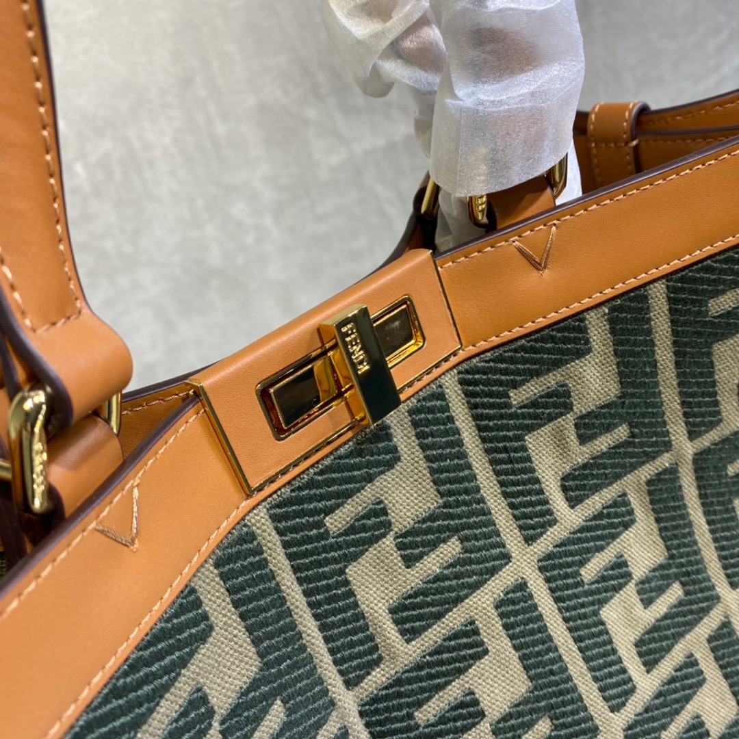 Fendi Peekaboo X-Tote Medium Bag - Image 4