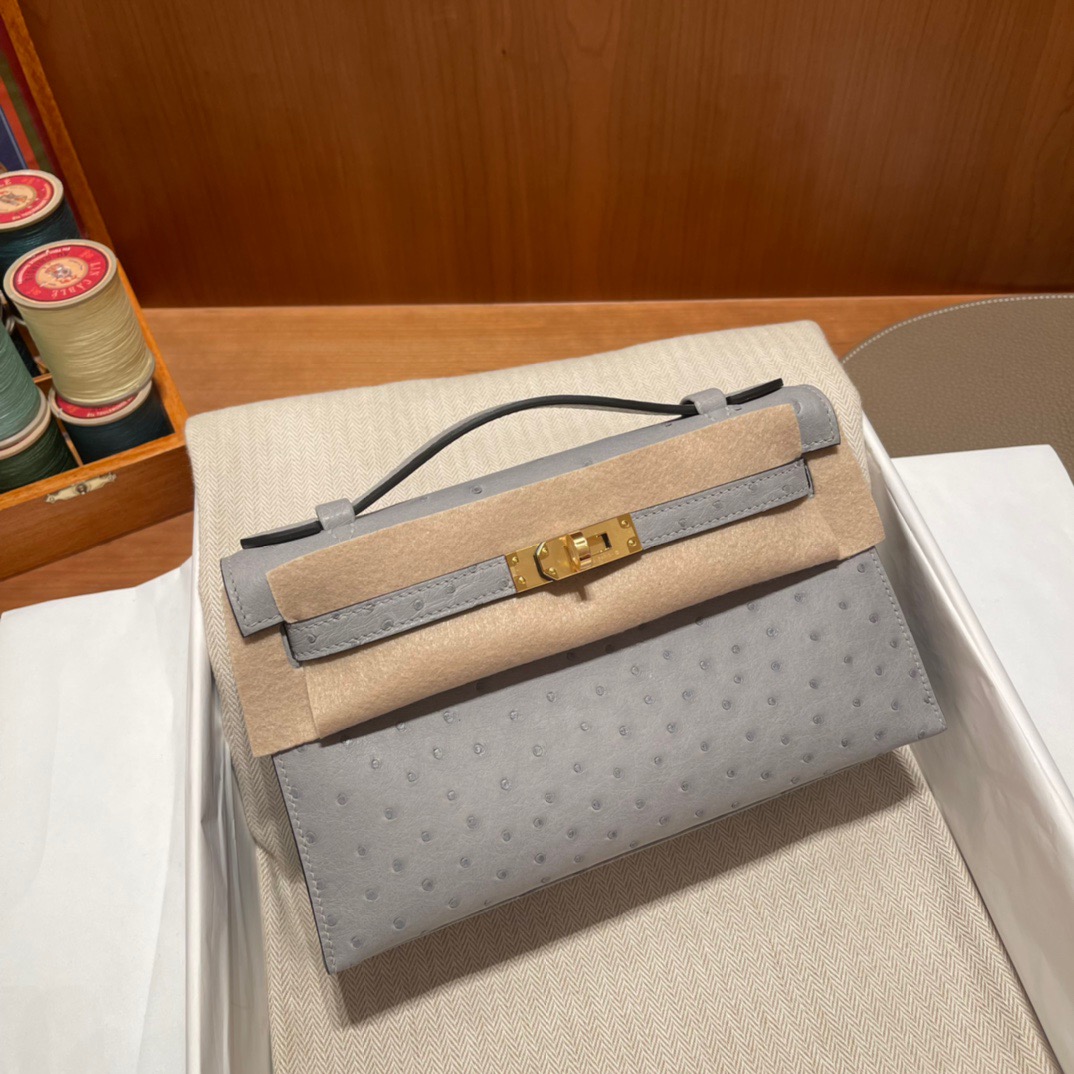 fb638e_276ba3eb40614a709d89444625a5872bmv2.jpg Kelly Pochette Ostrich Bleu Glacier - Image 1