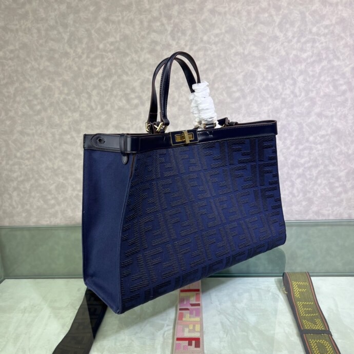 Fendi Peekaboo X-Tote Medium Bag - Image 4