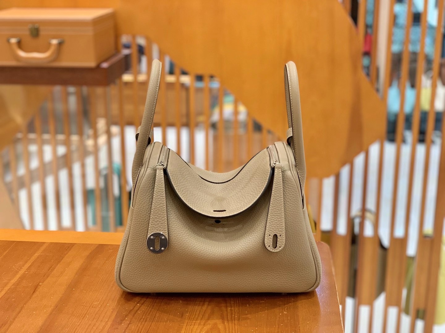 fb638e_29fb4aa3a14f4ffc8a4b0cfea5f1c1f1mv2.jpg Lindy 26 Turtle Dove Grey - Image 1