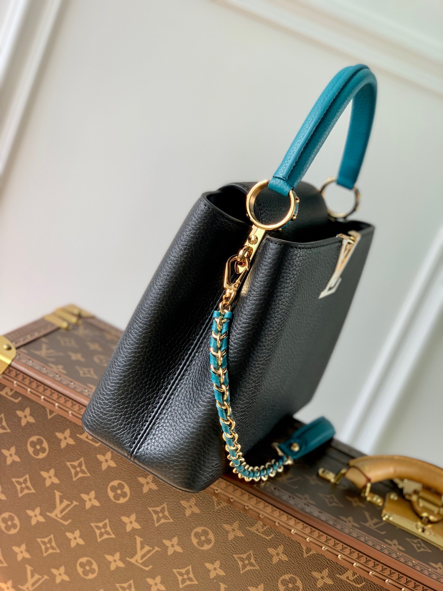 Louis Vuitton Capucines BB Medium Handbag in Black&Blue - Image 4