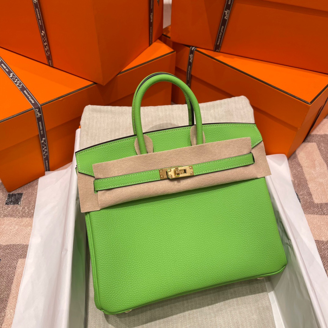 fb638e_2ae3512abab94eaabd909c5af146ec72mv2.jpg Birkin 25 Togo Kiwi Green - Image 1