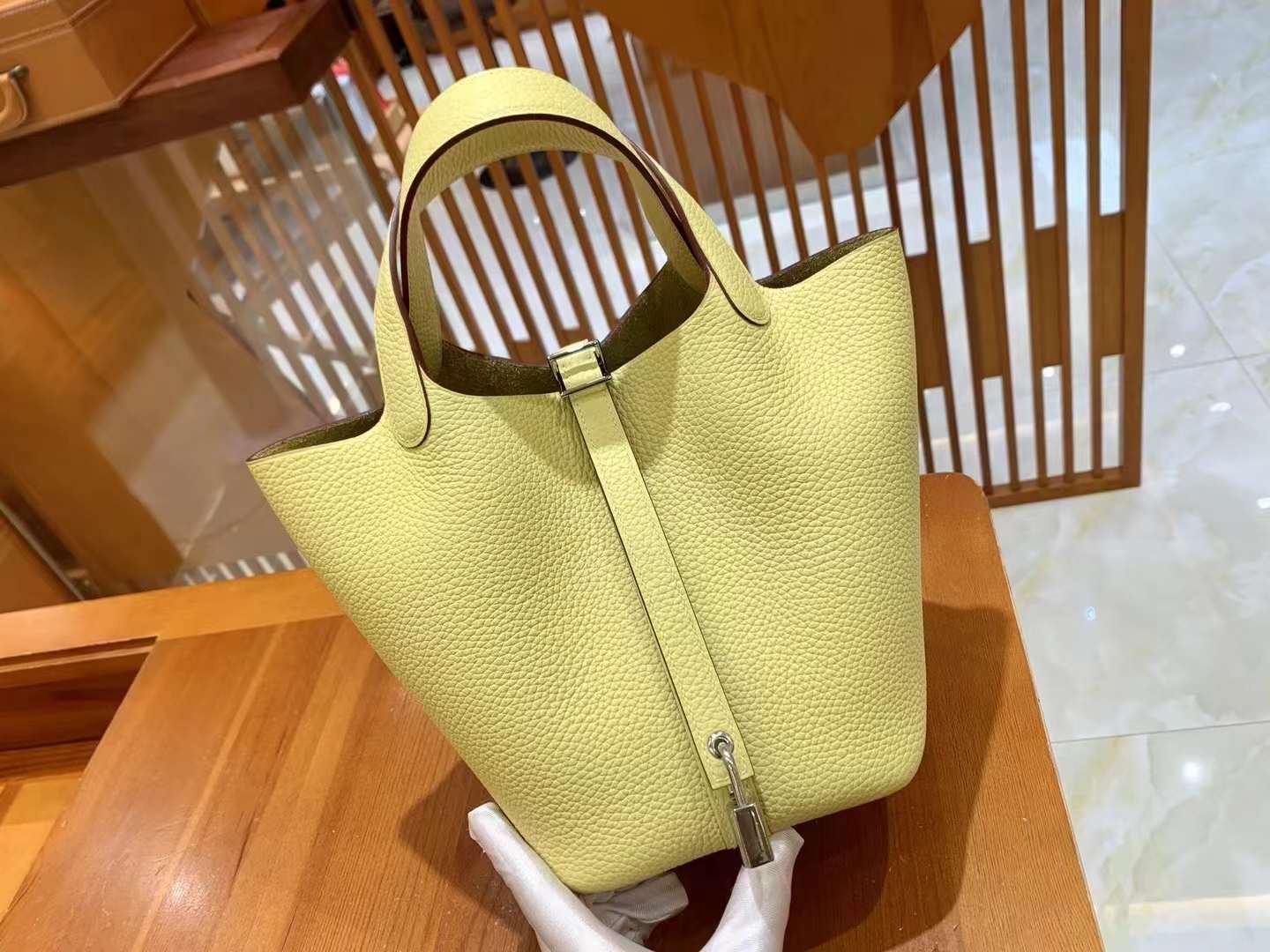 fb638e_2af7eae7b38e4e5bb1583cc5f087baf3mv2.jpg Picotin 18 TC Jaune Poussin - Image 1